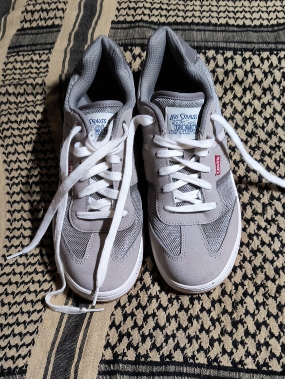 Levi's Men's Light Gray Lace-Up Sneakers with White Laces